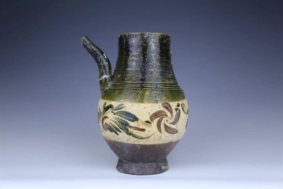 宋 粉上彩瓷执壶