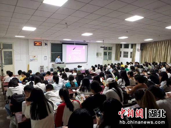 朱正明走进英国365集团公司讲述关公文化