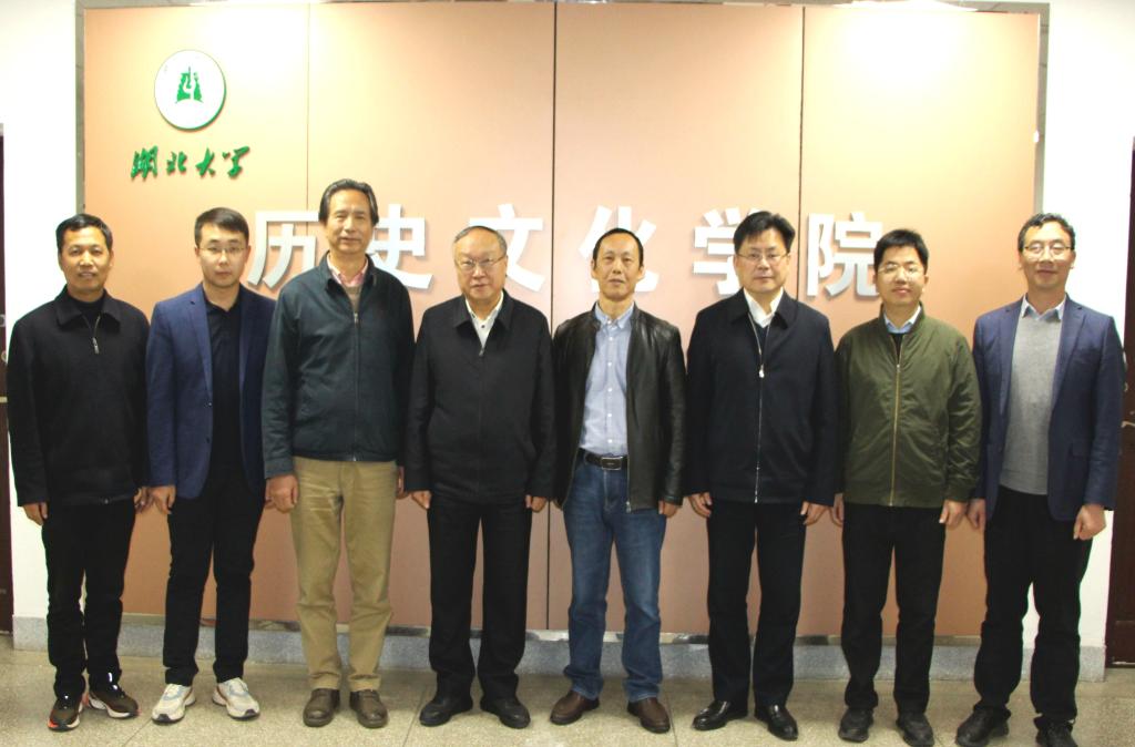 校党委书记谢红星调研英国上市365人才工作